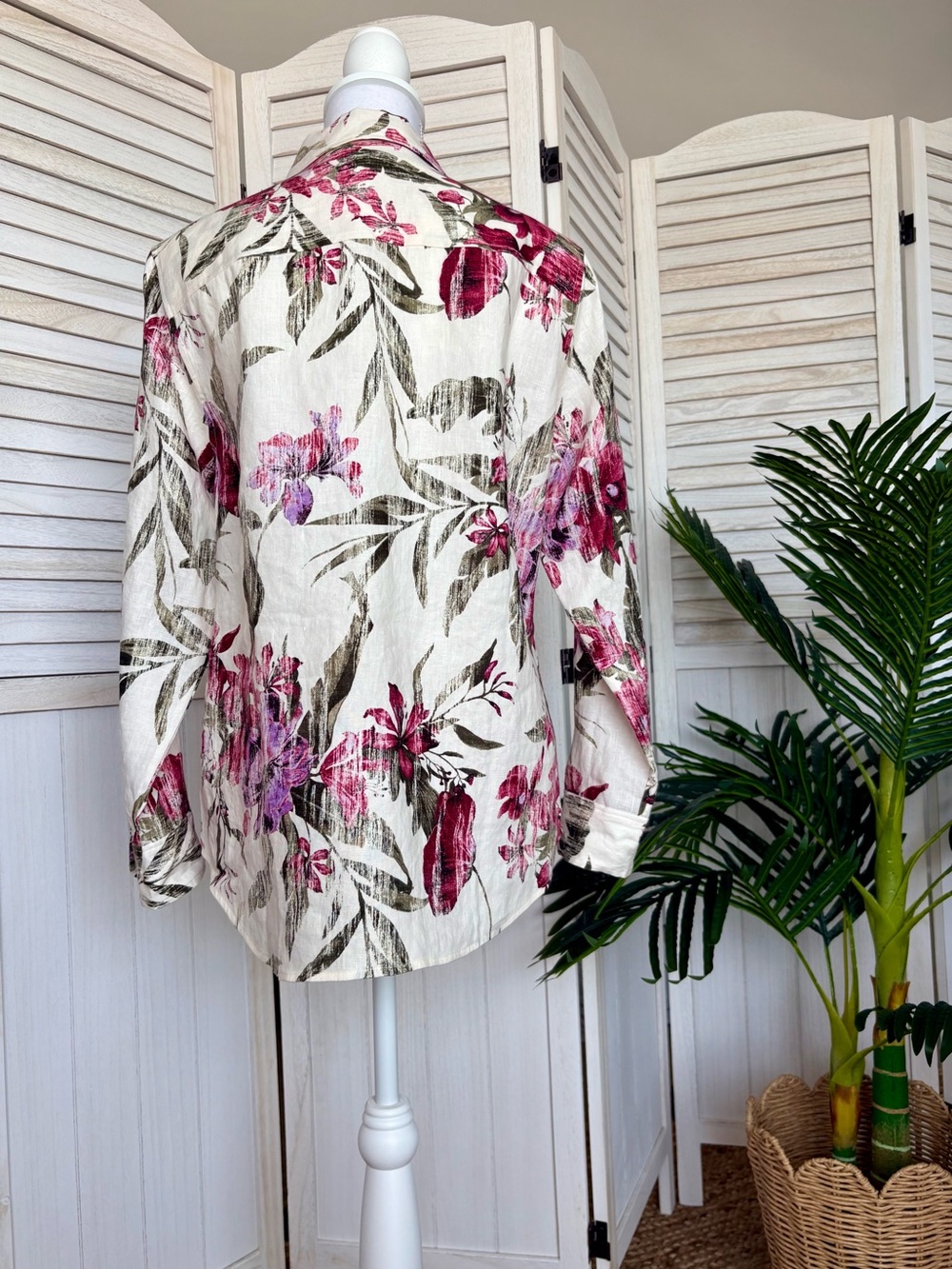 Tommy Bahama 100% Linen Floral button Women’s Small Tropical Coastal Blouse NWT - Picture 3 of 9